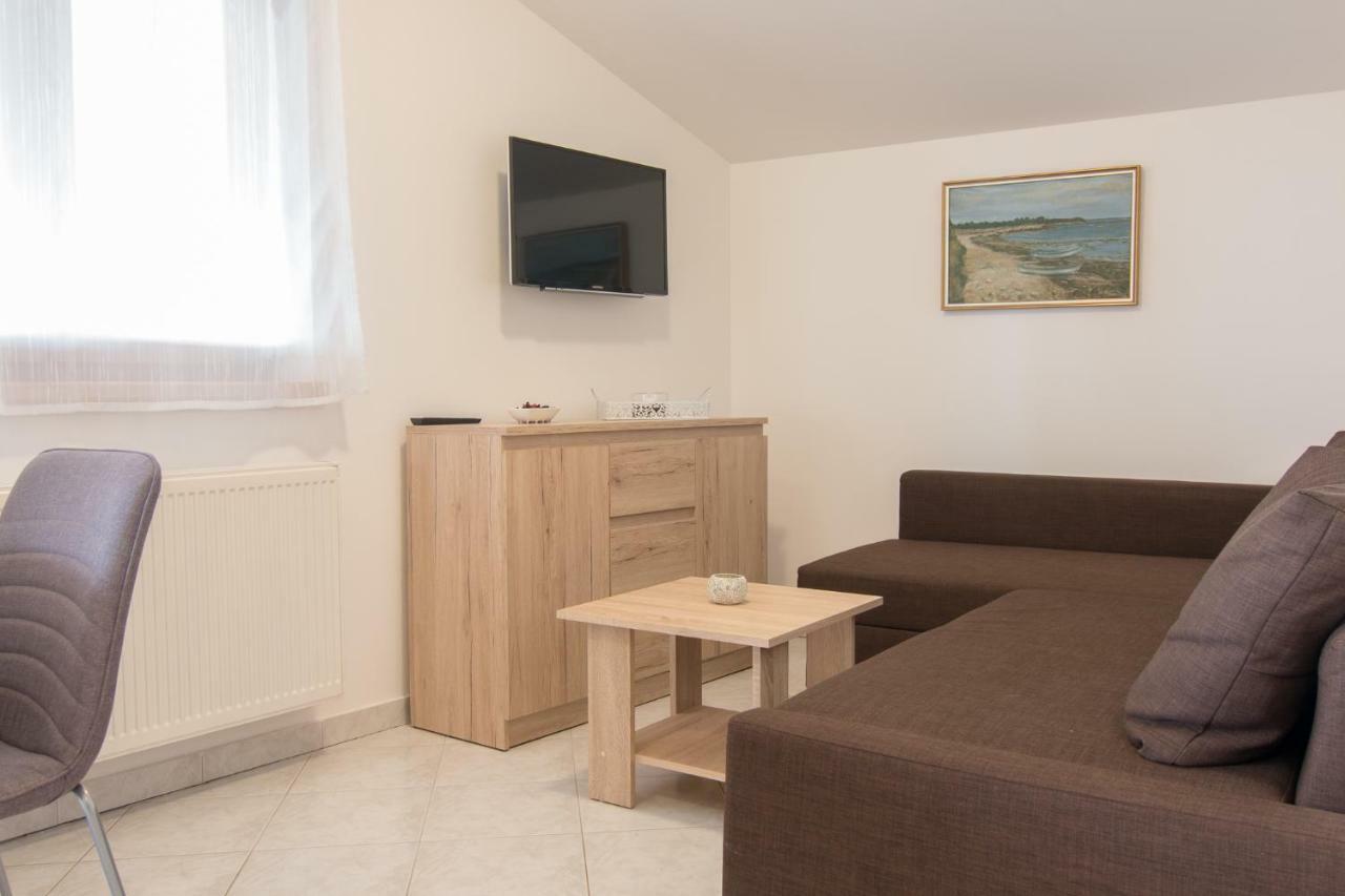 Apartman Deni Перой Екстериор снимка