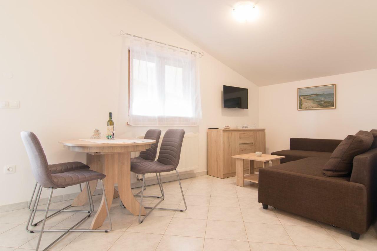 Apartman Deni Перой Екстериор снимка